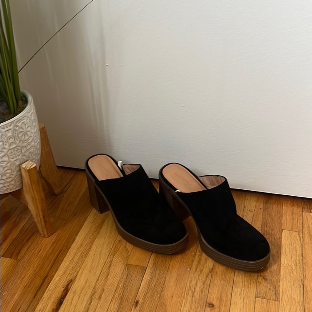 Universal Thread Black Mules with Chunky Sole
